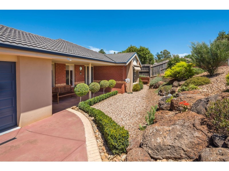 27 Carey Crescent, Bacchus Marsh VIC 3340