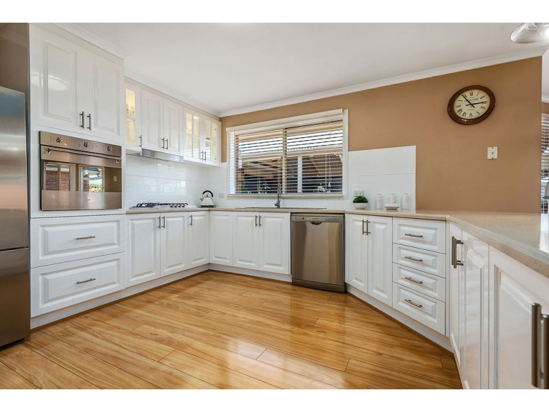 27 Carey Crescent, Bacchus Marsh VIC 3340