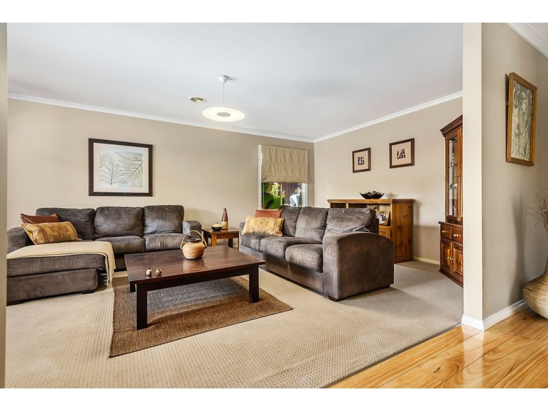 27 Carey Crescent, Bacchus Marsh VIC 3340