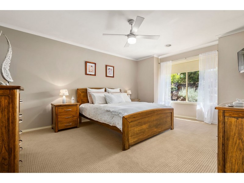 27 Carey Crescent, Bacchus Marsh VIC 3340