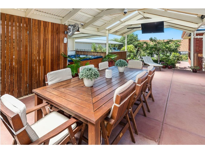 27 Carey Crescent, Bacchus Marsh VIC 3340