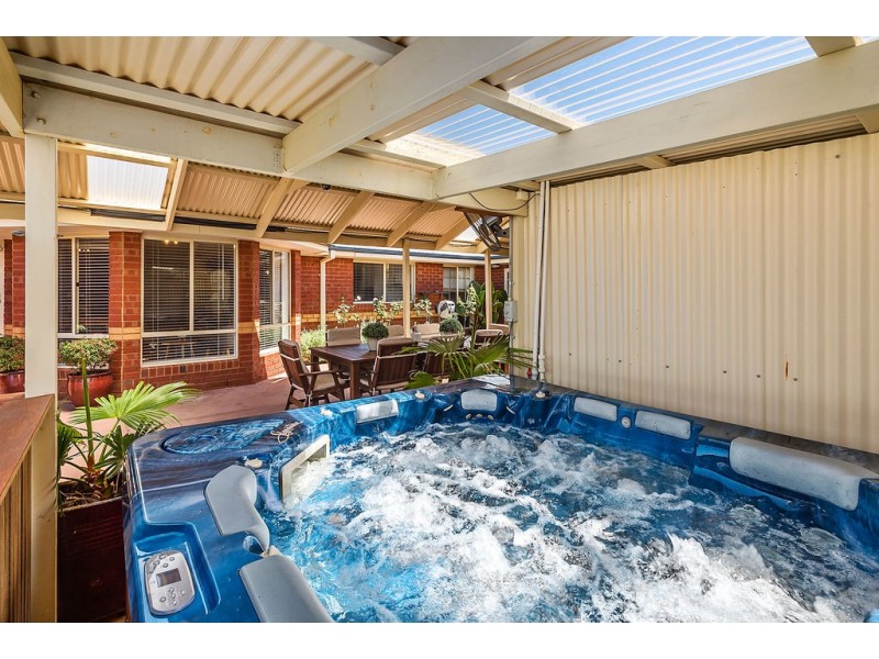 27 Carey Crescent, Bacchus Marsh VIC 3340