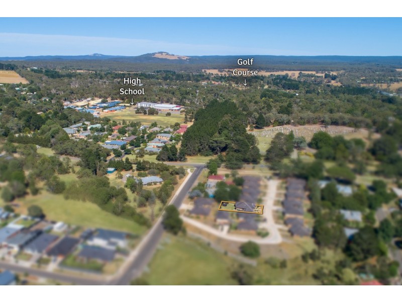 Unit 4, 92 Fersfield Road, Gisborne VIC 3437