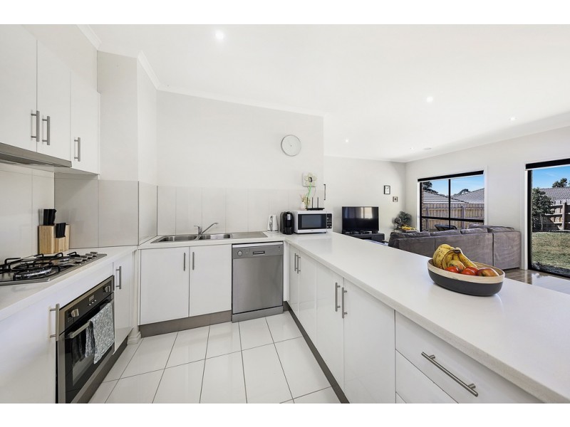 Unit 4, 92 Fersfield Road, Gisborne VIC 3437