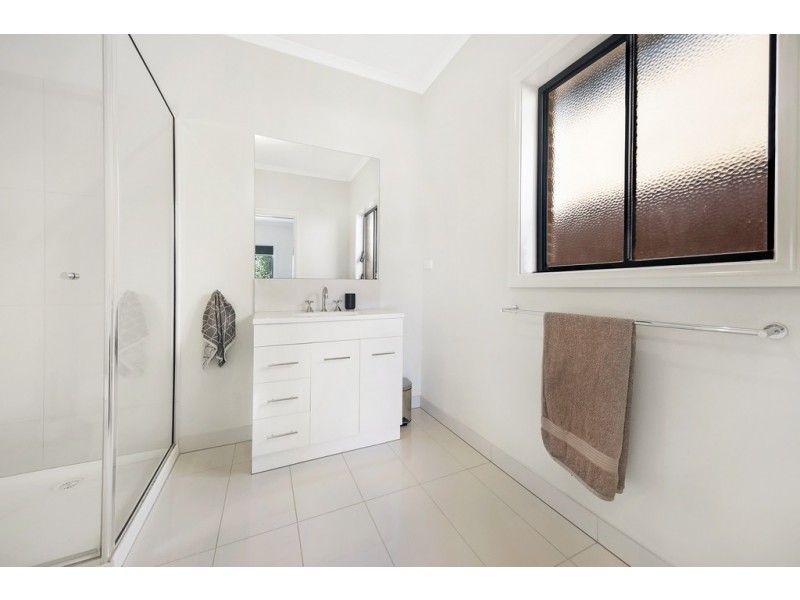 Unit 4, 92 Fersfield Road, Gisborne VIC 3437