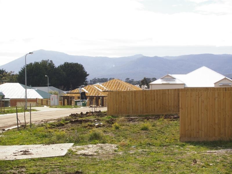 21 Vernon Close*, New Gisborne VIC 3438