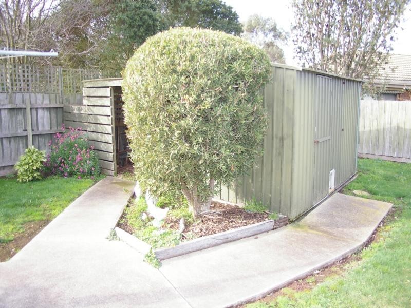 17 Acacia Crt, Gisborne VIC 3437