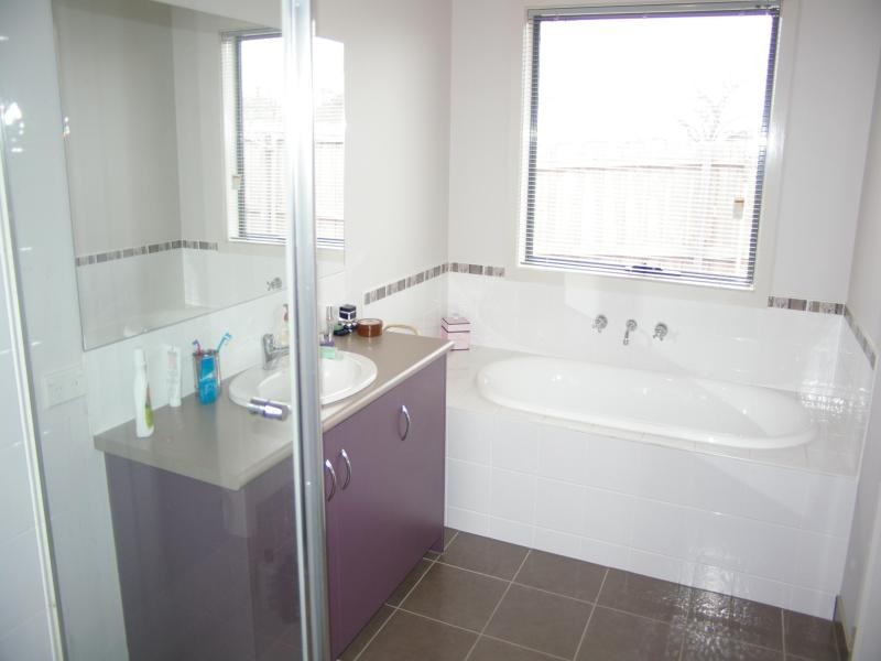 4/ 1-5 Rodney St, Gisborne VIC 3437