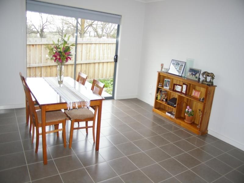 4/ 1-5 Rodney St, Gisborne VIC 3437