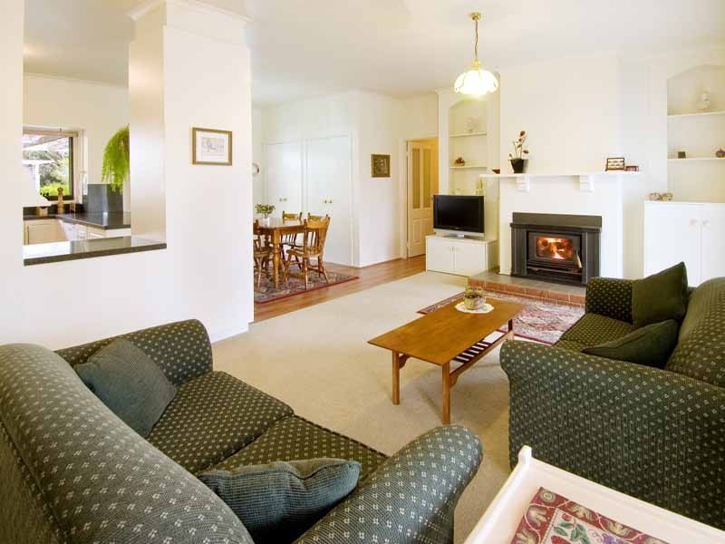 9 Peavey Rd*, Gisborne VIC 3437