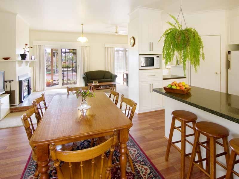 9 Peavey Rd*, Gisborne VIC 3437