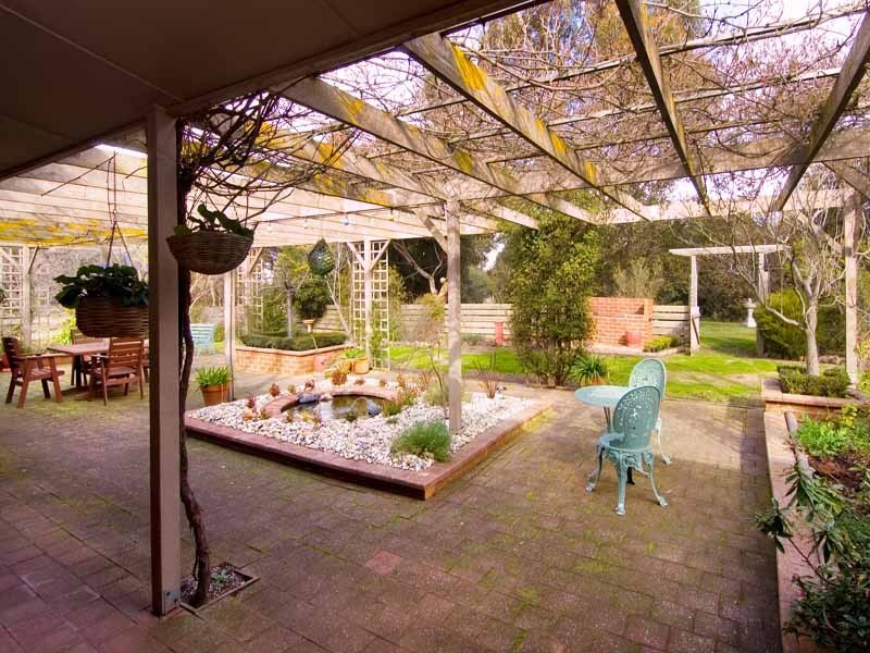 9 Peavey Rd*, Gisborne VIC 3437