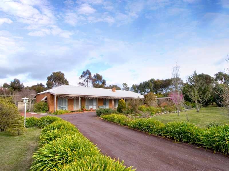 9 Peavey Rd*, Gisborne VIC 3437