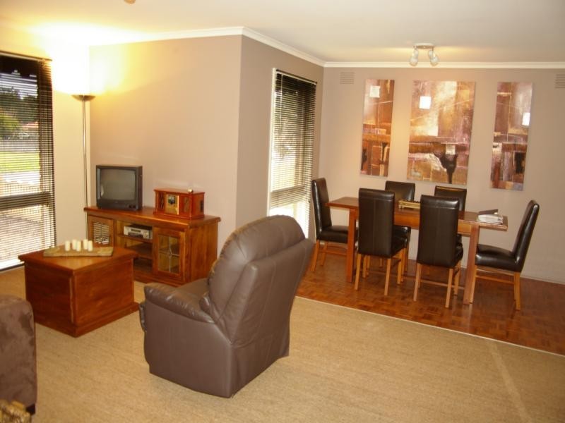 1/19 Worcester Rd, Gisborne VIC 3437