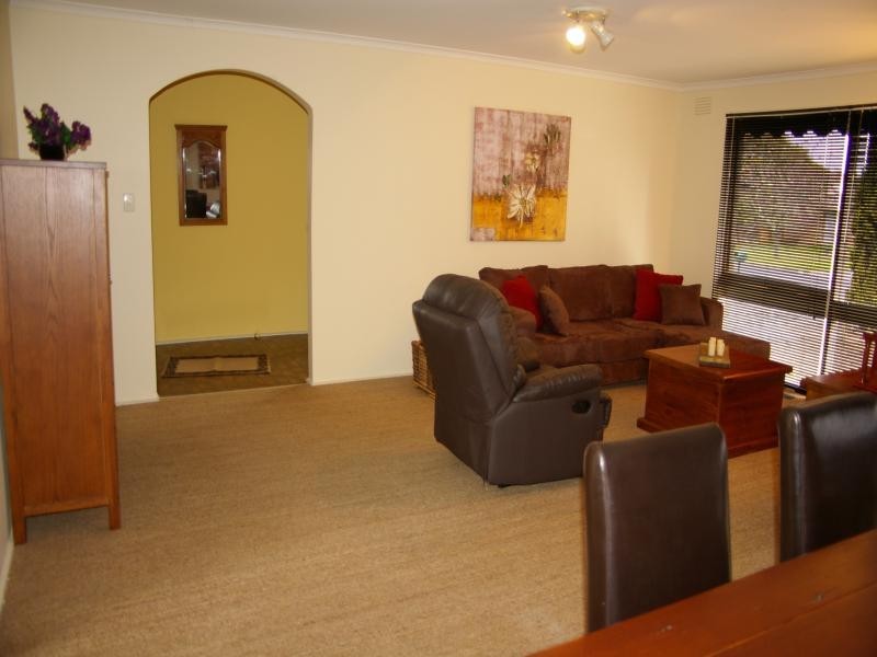 1/19 Worcester Rd, Gisborne VIC 3437