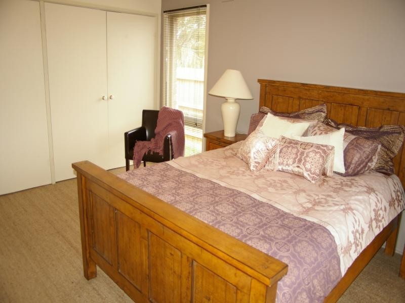 1/19 Worcester Rd, Gisborne VIC 3437