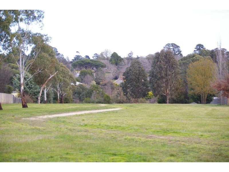 1/19 Worcester Rd, Gisborne VIC 3437
