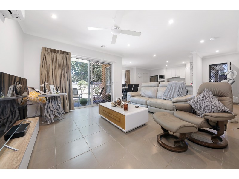 Unit 4,27 Mahoneys Road, Riddells Creek VIC 3431