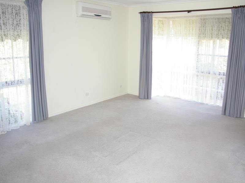 11 Scenic Crt, Gisborne VIC 3437