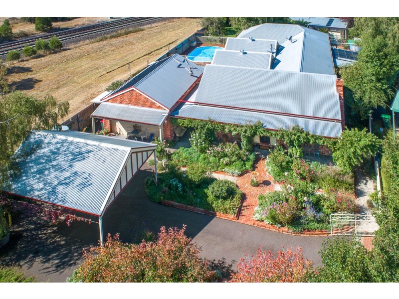 4 Rimfire Court, New Gisborne VIC 3438