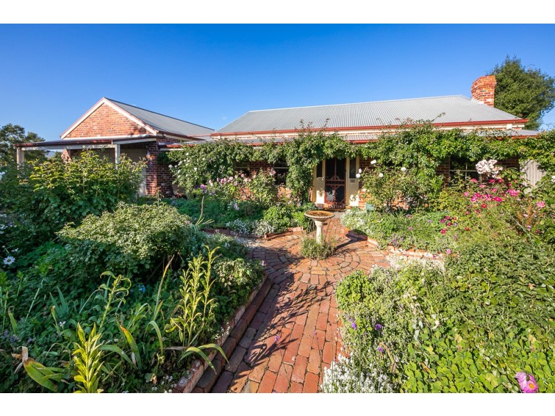 4 Rimfire Court, New Gisborne VIC 3438