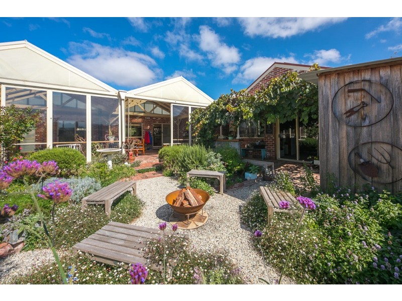 4 Rimfire Court, New Gisborne VIC 3438