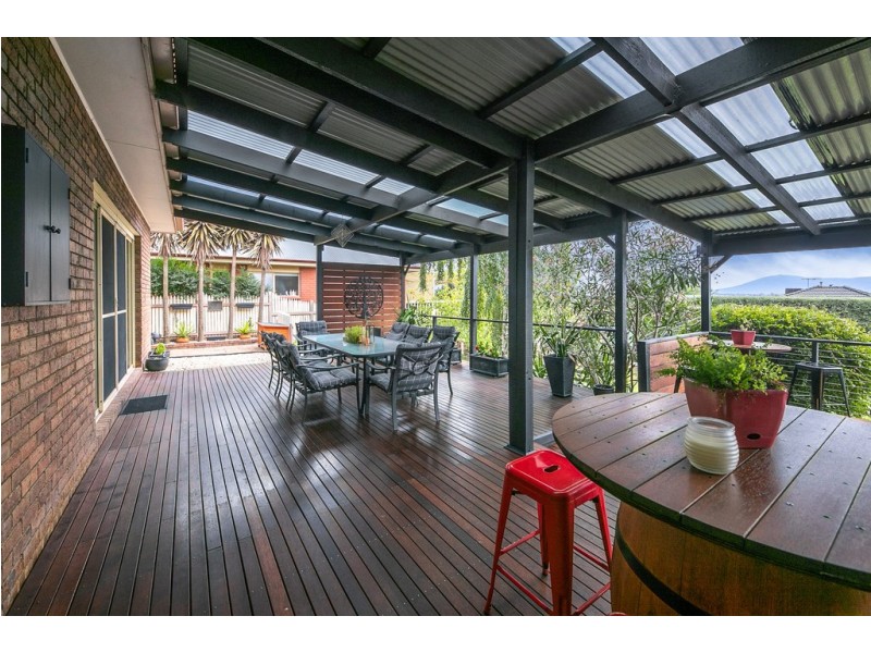 16 Wyralla Crescent, Gisborne VIC 3437
