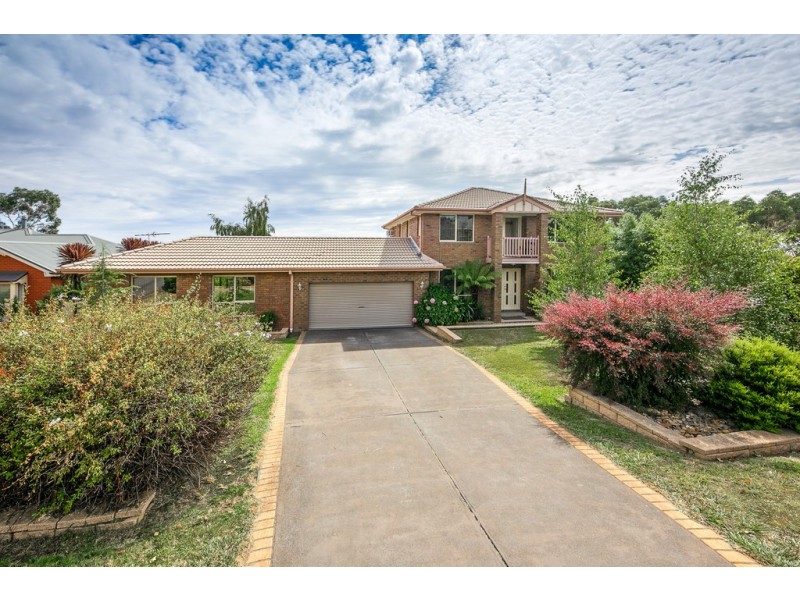 16 Wyralla Crescent, Gisborne VIC 3437