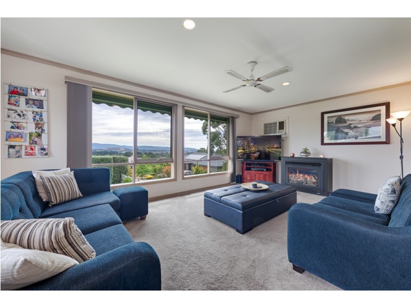 16 Wyralla Crescent, Gisborne VIC 3437