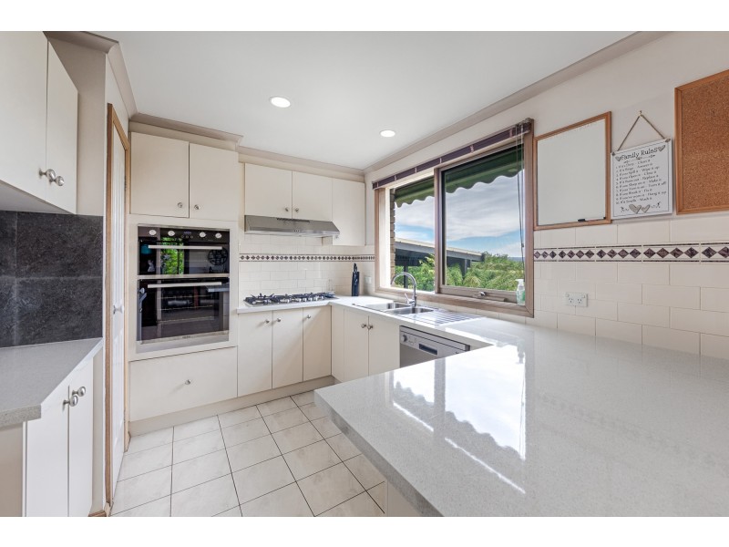 16 Wyralla Crescent, Gisborne VIC 3437