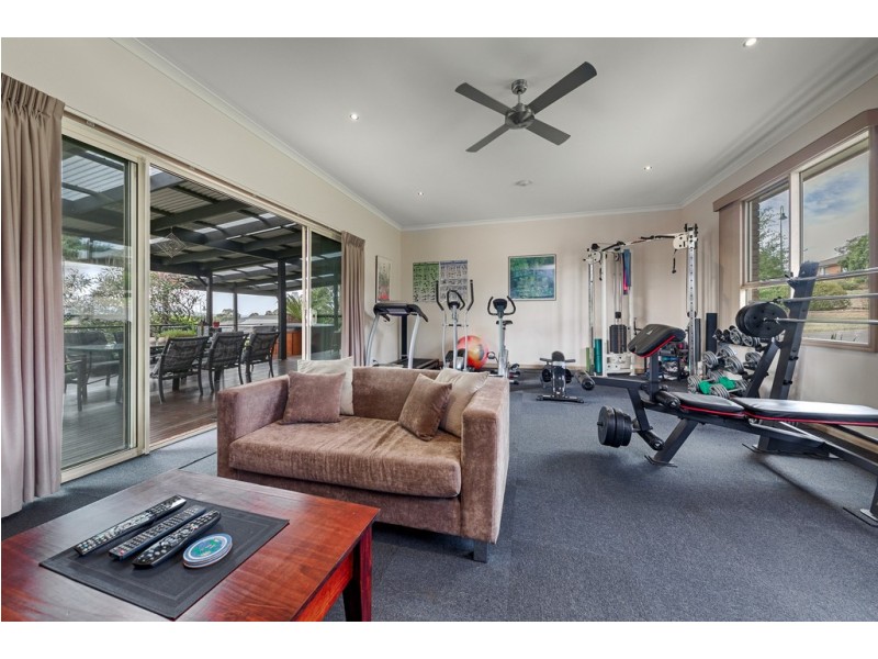 16 Wyralla Crescent, Gisborne VIC 3437