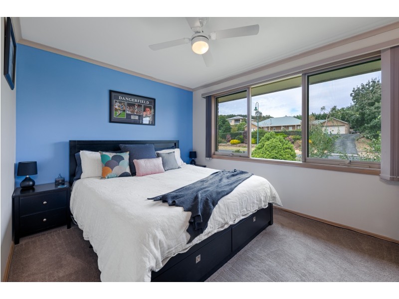 16 Wyralla Crescent, Gisborne VIC 3437