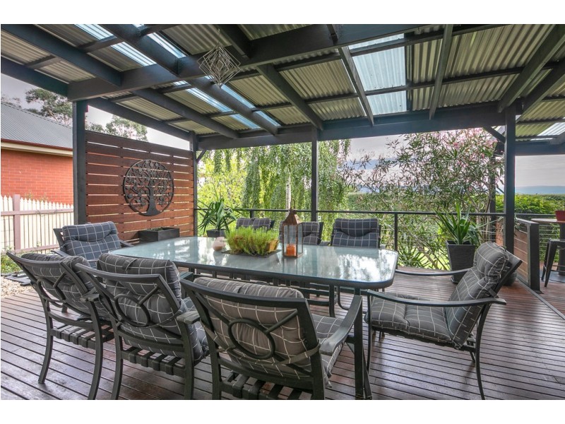 16 Wyralla Crescent, Gisborne VIC 3437