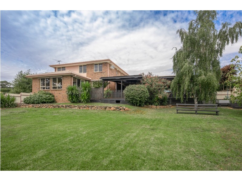16 Wyralla Crescent, Gisborne VIC 3437