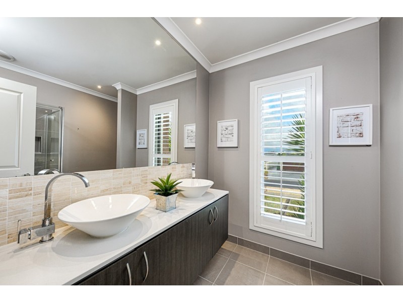 64 The Boulevard, Gisborne VIC 3437