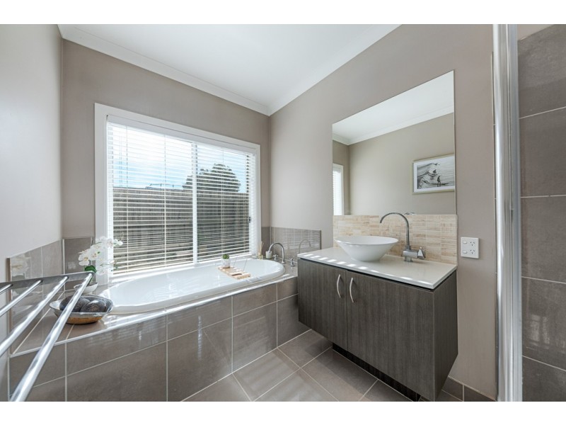 64 The Boulevard, Gisborne VIC 3437