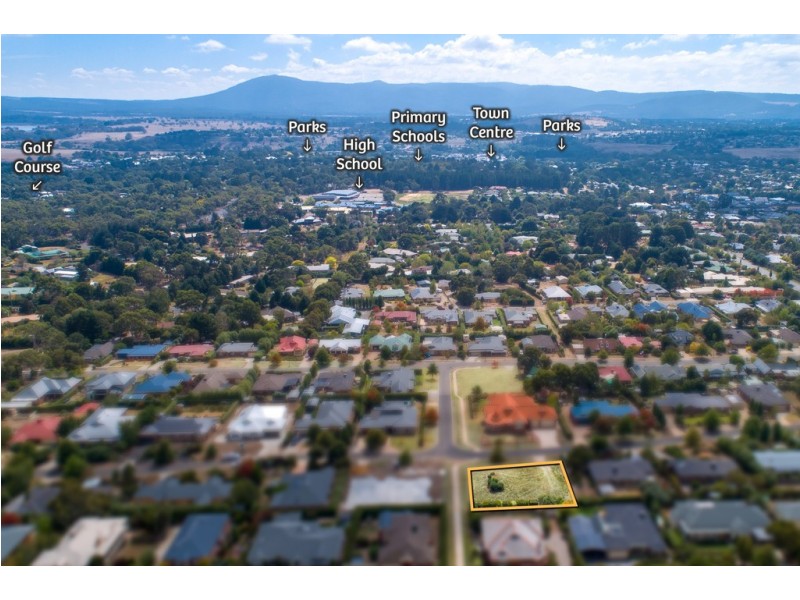 13 Alcheringa Court, Gisborne VIC 3437