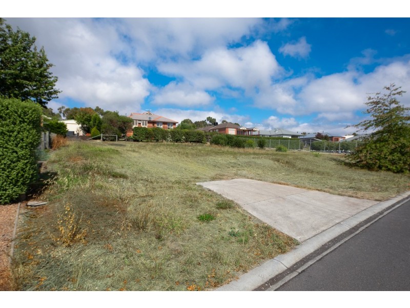 13 Alcheringa Court, Gisborne VIC 3437