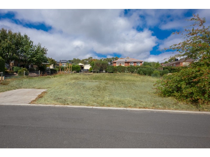 13 Alcheringa Court, Gisborne VIC 3437