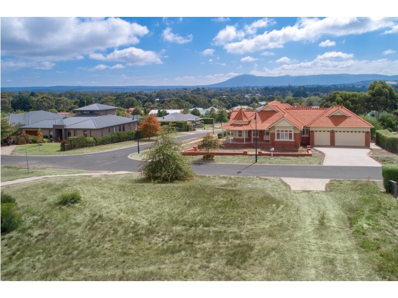 13 Alcheringa Court, Gisborne VIC 3437