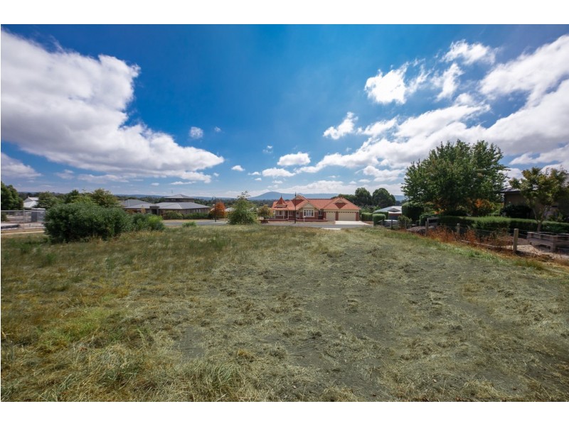 13 Alcheringa Court, Gisborne VIC 3437