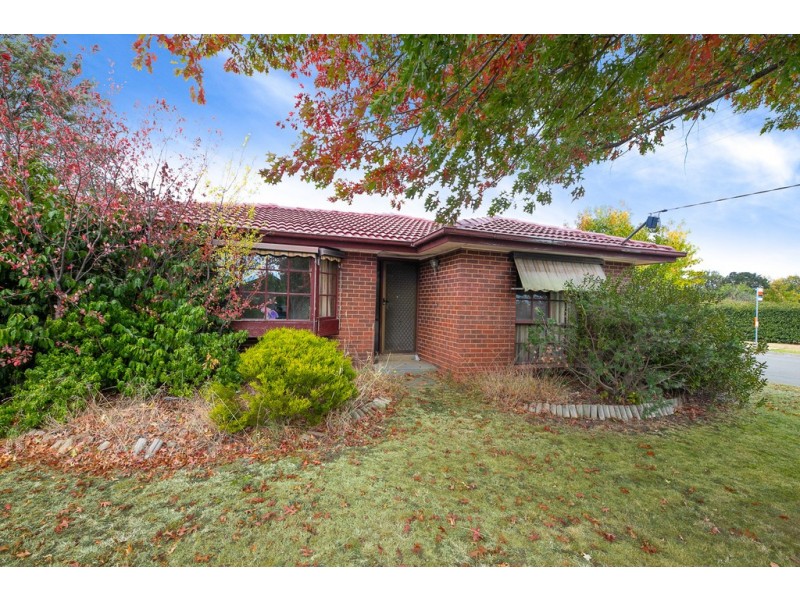 11 Sansom Street, Gisborne VIC 3437