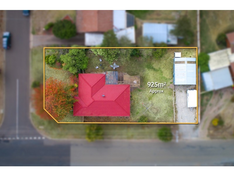 11 Sansom Street, Gisborne VIC 3437