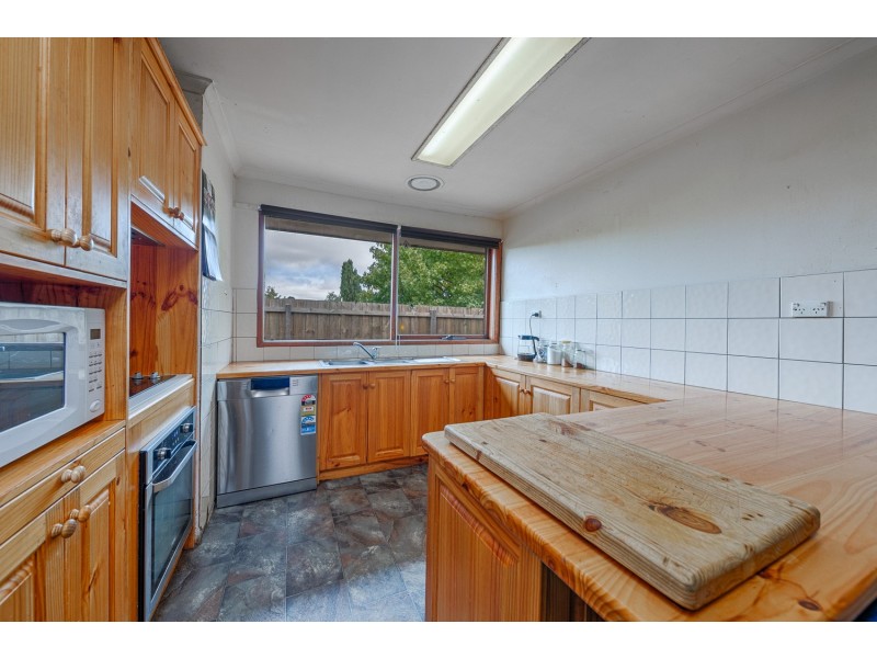 11 Sansom Street, Gisborne VIC 3437