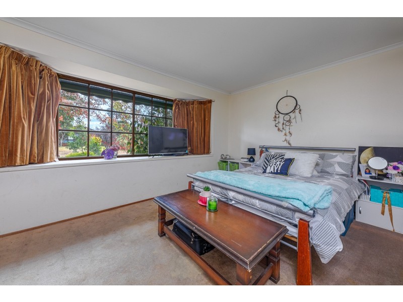 11 Sansom Street, Gisborne VIC 3437