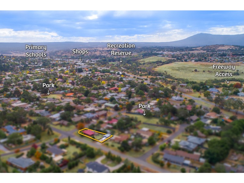 11 Sansom Street, Gisborne VIC 3437