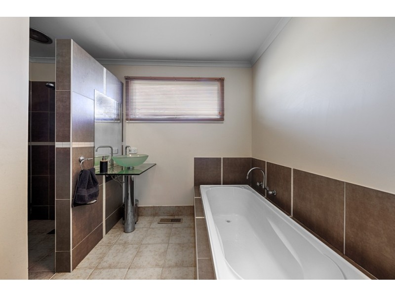 5 Carroll Court, Gisborne VIC 3437