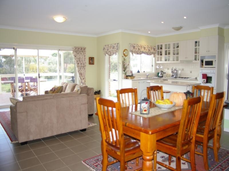 17 Glenton Crt, Gisborne VIC 3437