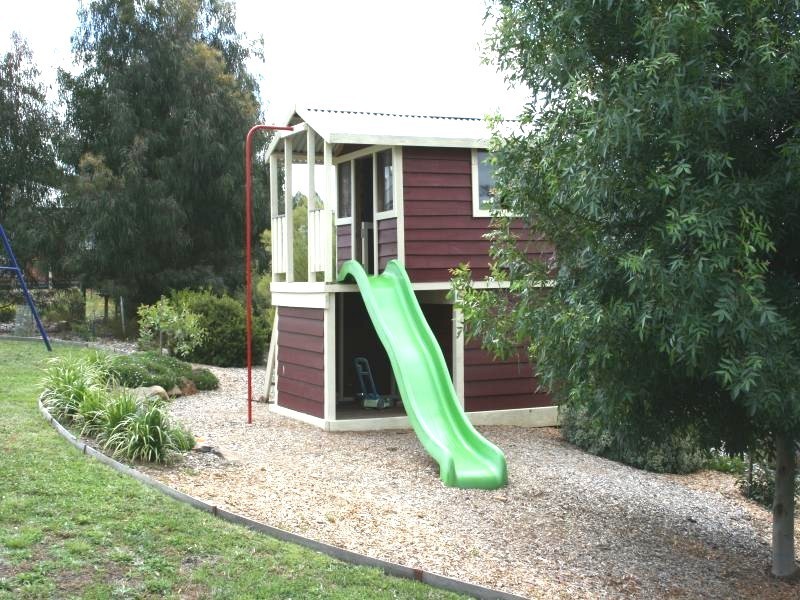 17 Glenton Crt, Gisborne VIC 3437