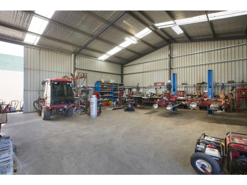 42 Barry Road, New Gisborne VIC 3438